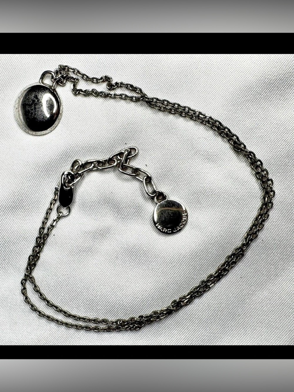 Marc Jacobs Logo Disc Enamel Pendant Necklace Silver 16-18” - Picture 3 of 6